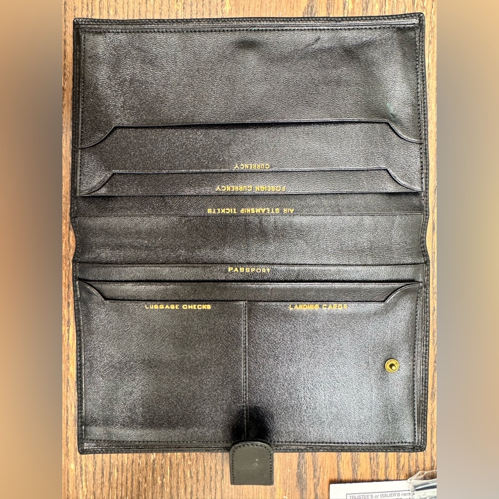 Vintage Leather Travel Wallet Organizer – Classic Black | PRYM Snap - Picture 2 of 5